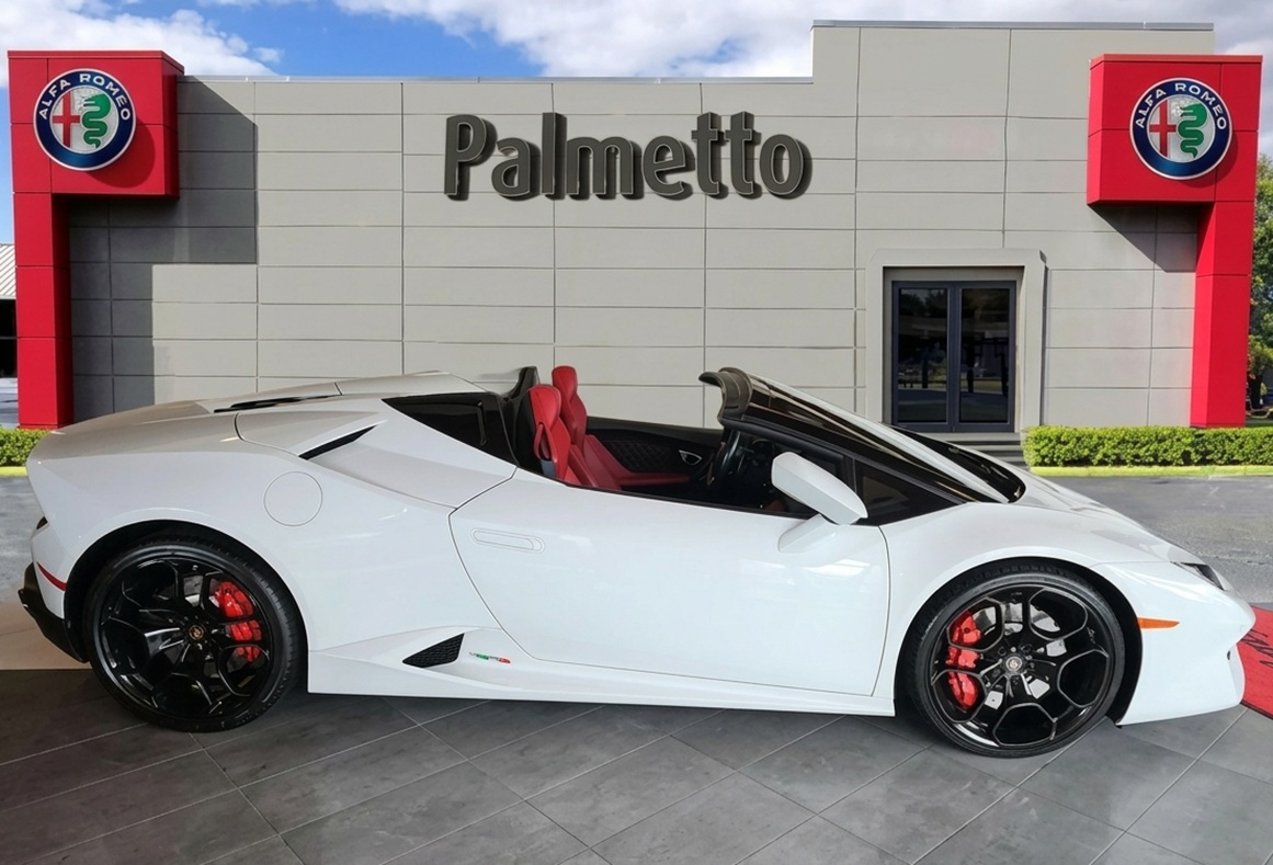 Used 2018 Lamborghini Huracan RWD side: A top-tier Lamborghini Huracán for sale, now available at Palmetto Alfa Romeo-FIAT in Miami.